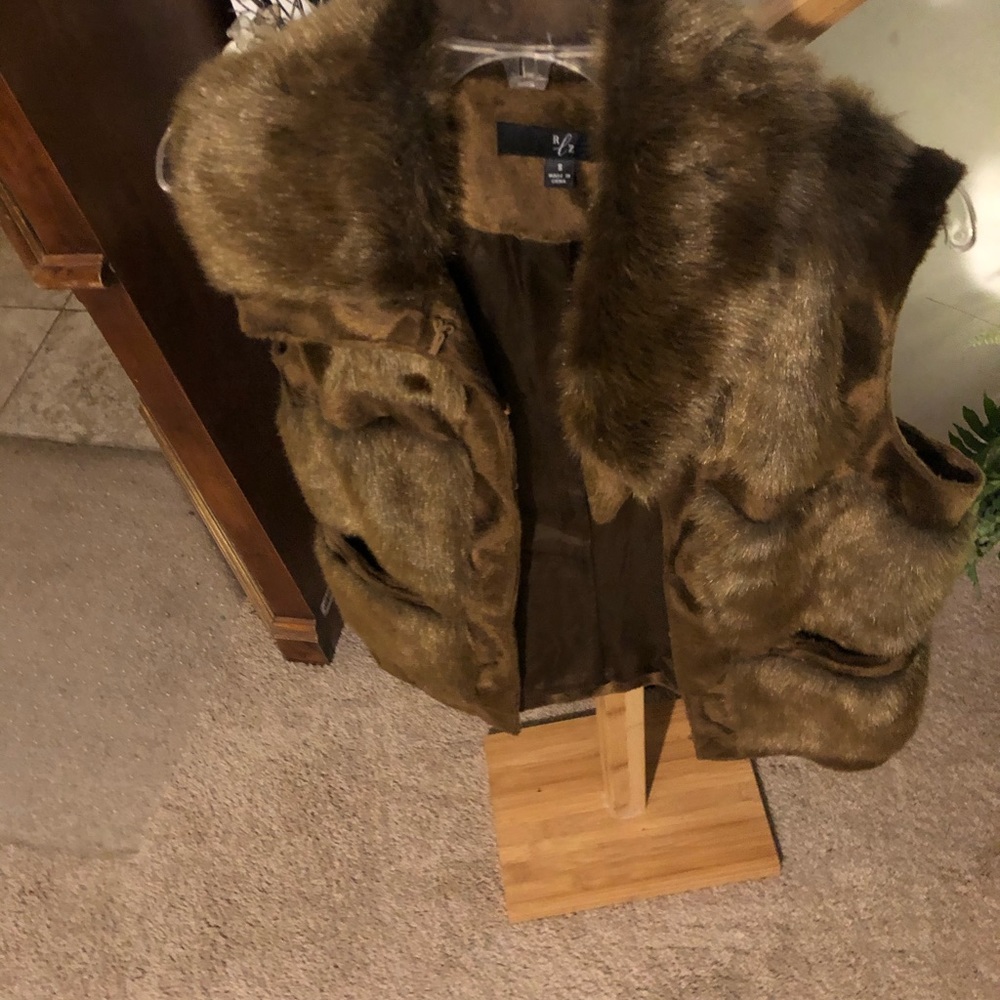 Vest - Picture 2 of 6